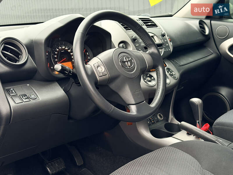 Внедорожник / Кроссовер Toyota RAV4 2007 в Днепре