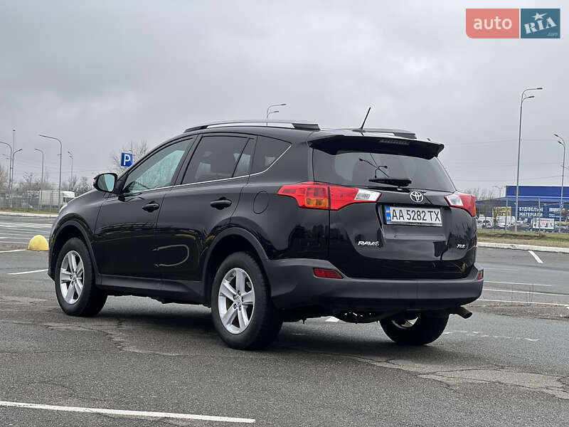 Позашляховик / Кросовер Toyota RAV4 2014 в Києві
