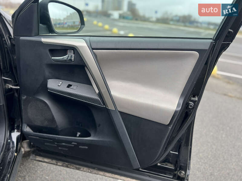 Позашляховик / Кросовер Toyota RAV4 2014 в Києві