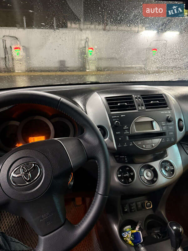 Внедорожник / Кроссовер Toyota RAV4 2007 в Николаеве