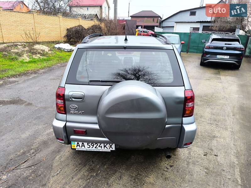 Внедорожник / Кроссовер Toyota RAV4 2003 в Киеве