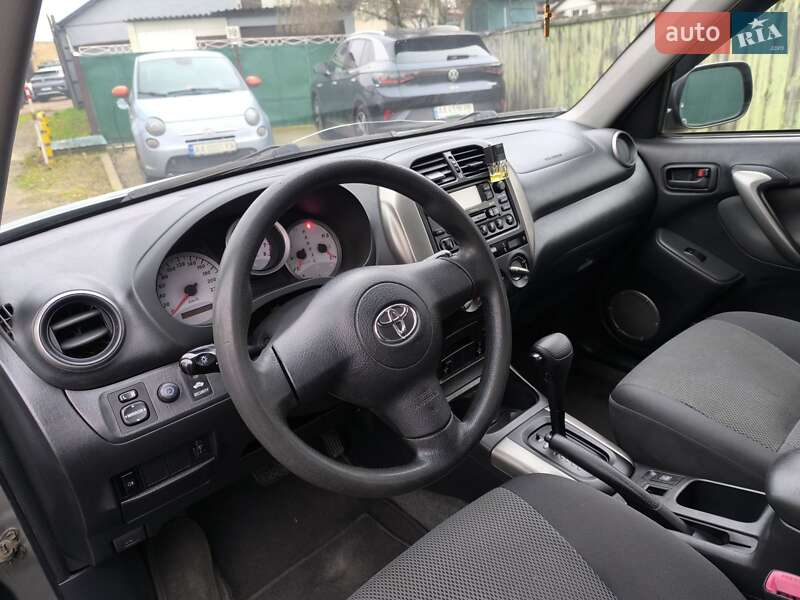 Внедорожник / Кроссовер Toyota RAV4 2003 в Киеве