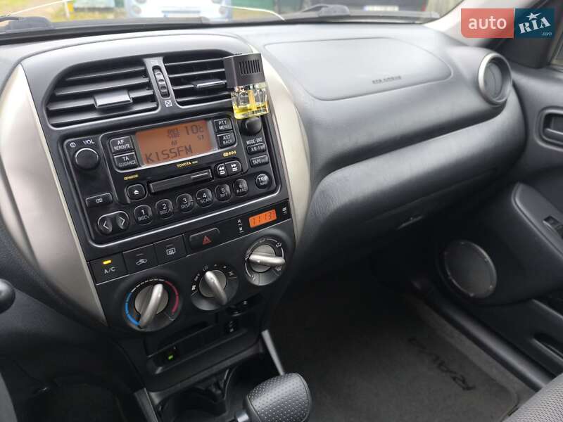 Внедорожник / Кроссовер Toyota RAV4 2003 в Киеве