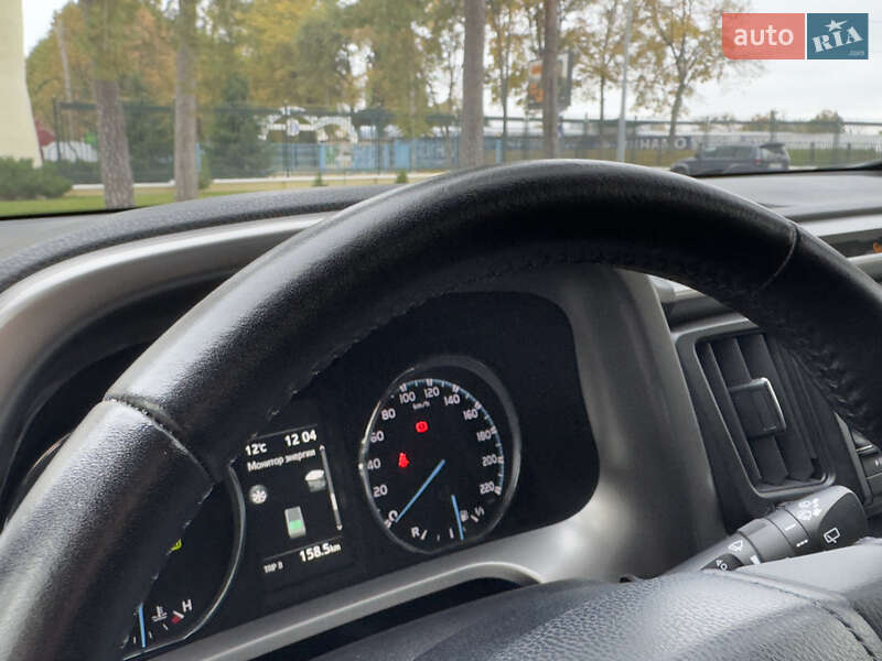 Внедорожник / Кроссовер Toyota RAV4 2017 в Харькове