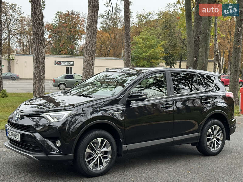 Внедорожник / Кроссовер Toyota RAV4 2017 в Харькове