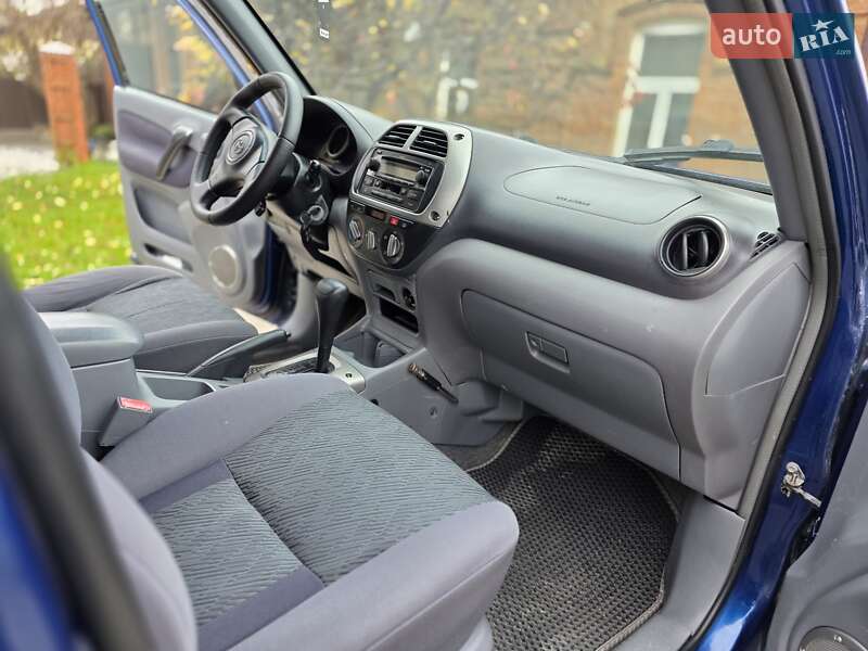 Внедорожник / Кроссовер Toyota RAV4 2003 в Бердичеве