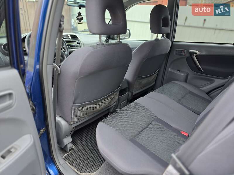 Внедорожник / Кроссовер Toyota RAV4 2003 в Бердичеве