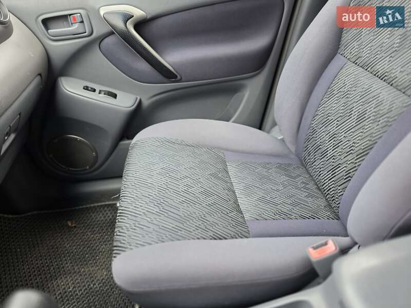 Внедорожник / Кроссовер Toyota RAV4 2003 в Бердичеве