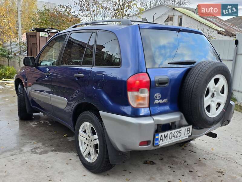 Внедорожник / Кроссовер Toyota RAV4 2003 в Бердичеве