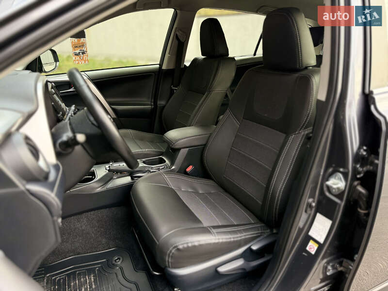 Внедорожник / Кроссовер Toyota RAV4 2018 в Харькове