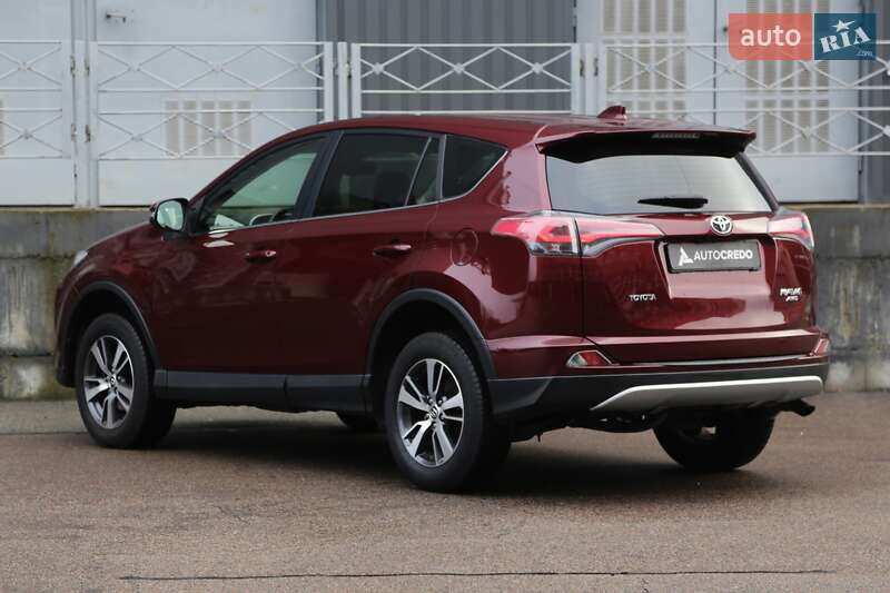Позашляховик / Кросовер Toyota RAV4 2016 в Києві