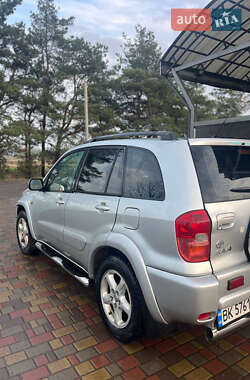 Внедорожник / Кроссовер Toyota RAV4 2002 в Киеве