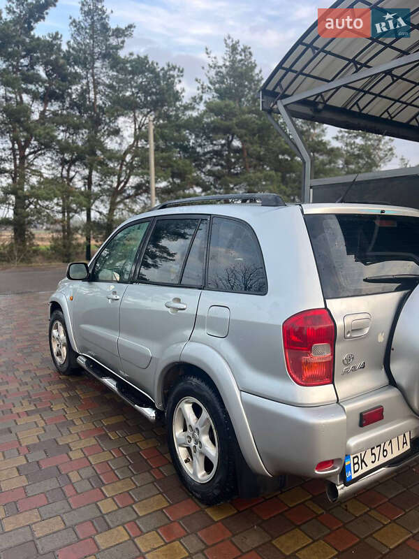 Внедорожник / Кроссовер Toyota RAV4 2002 в Киеве