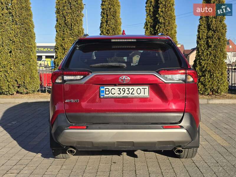 Позашляховик / Кросовер Toyota RAV4 2022 в Львові