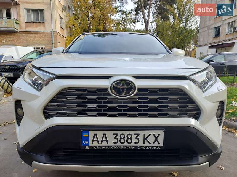 Позашляховик / Кросовер Toyota RAV4 2019 в Києві