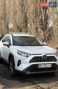 Внедорожник / Кроссовер Toyota RAV4 2022 в Ровно