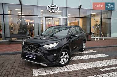 Внедорожник / Кроссовер Toyota RAV4 2021 в Киеве