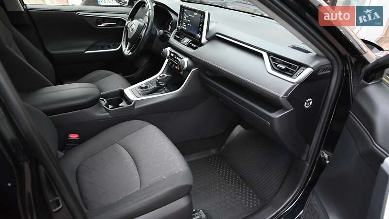 Позашляховик / Кросовер Toyota RAV4 2021 в Києві