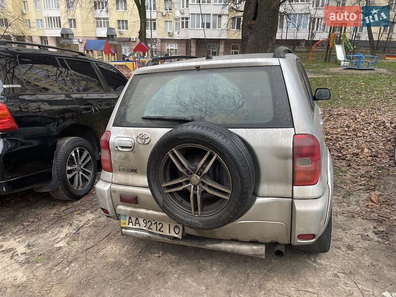 Toyota RAV4 2001