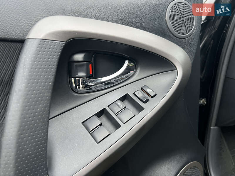 Внедорожник / Кроссовер Toyota RAV4 2006 в Днепре