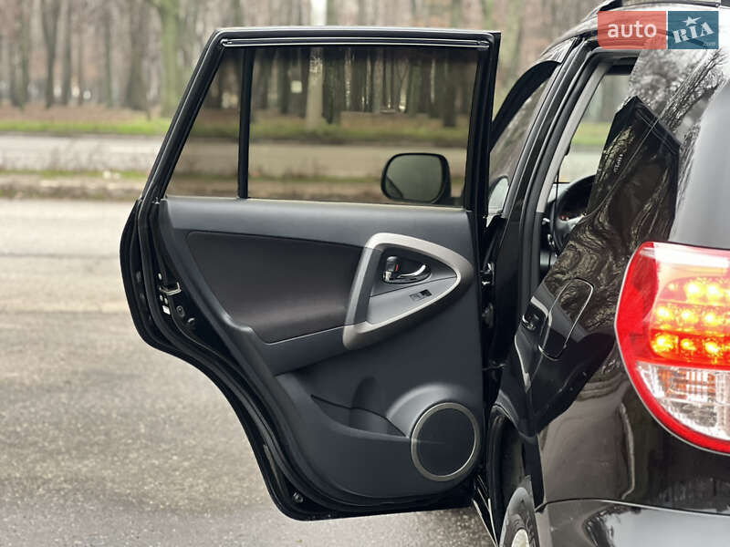 Внедорожник / Кроссовер Toyota RAV4 2006 в Днепре