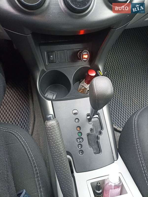 Позашляховик / Кросовер Toyota RAV4 2012 в Карлівці