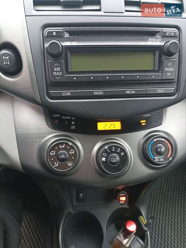 Позашляховик / Кросовер Toyota RAV4 2012 в Карлівці