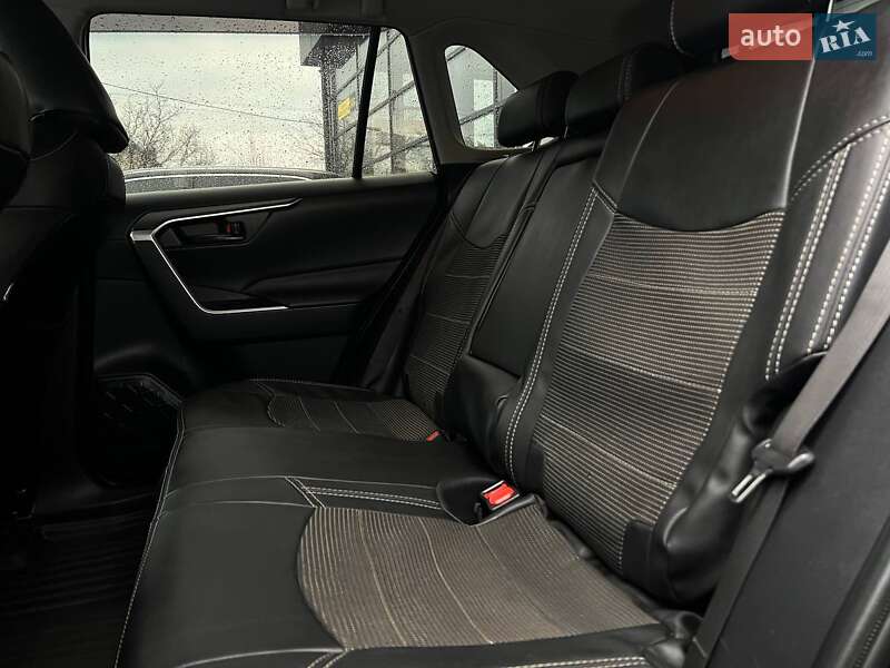 Внедорожник / Кроссовер Toyota RAV4 2019 в Ивано-Франковске