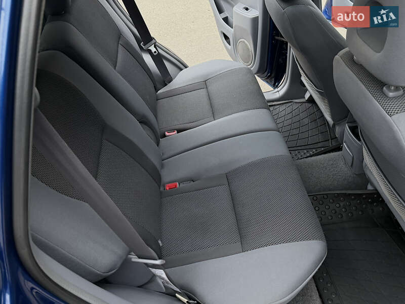 Внедорожник / Кроссовер Toyota RAV4 2004 в Одессе фото 80 Внедорожник / Кроссовер Toyota RAV4 2004 в Одессе