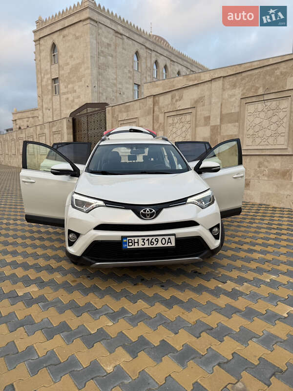 Позашляховик / Кросовер Toyota RAV4 2016 в Одесі