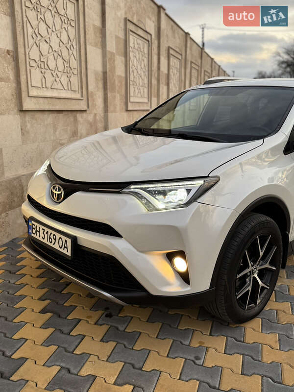 Позашляховик / Кросовер Toyota RAV4 2016 в Одесі