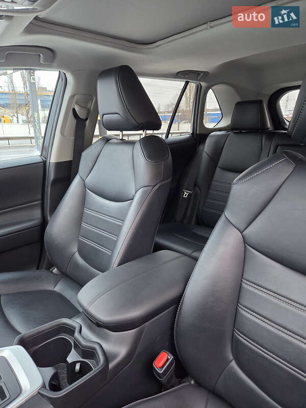 Позашляховик / Кросовер Toyota RAV4 2019 в Києві