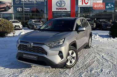 Позашляховик / Кросовер Toyota RAV4 2020 в Хмельницькому