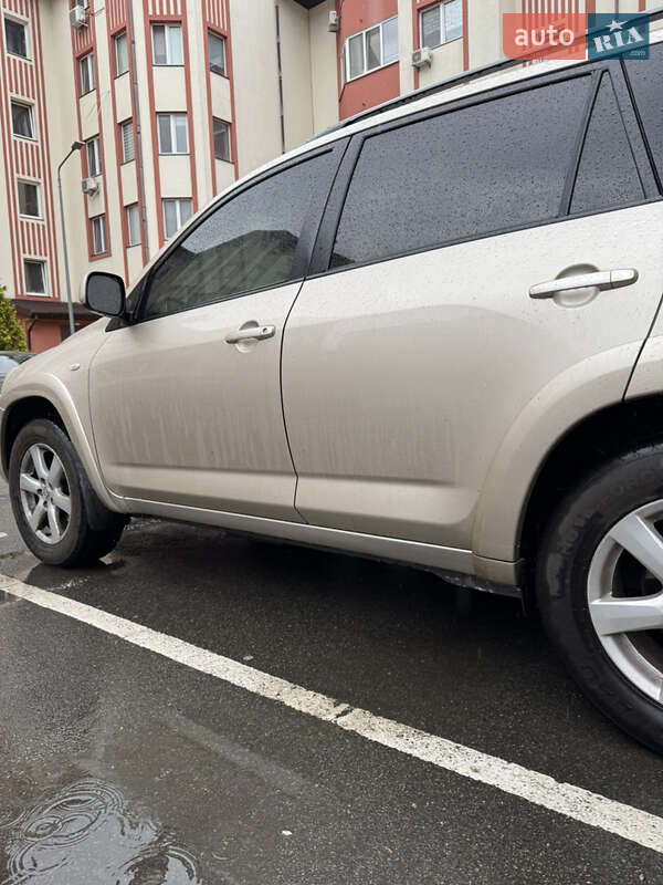 Внедорожник / Кроссовер Toyota RAV4 2007 в Киеве