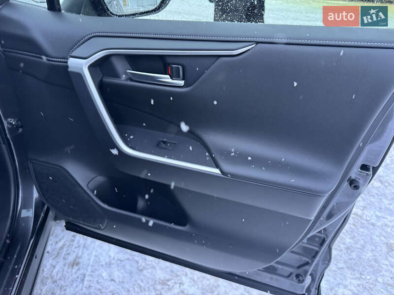 Позашляховик / Кросовер Toyota RAV4 2024 в Києві