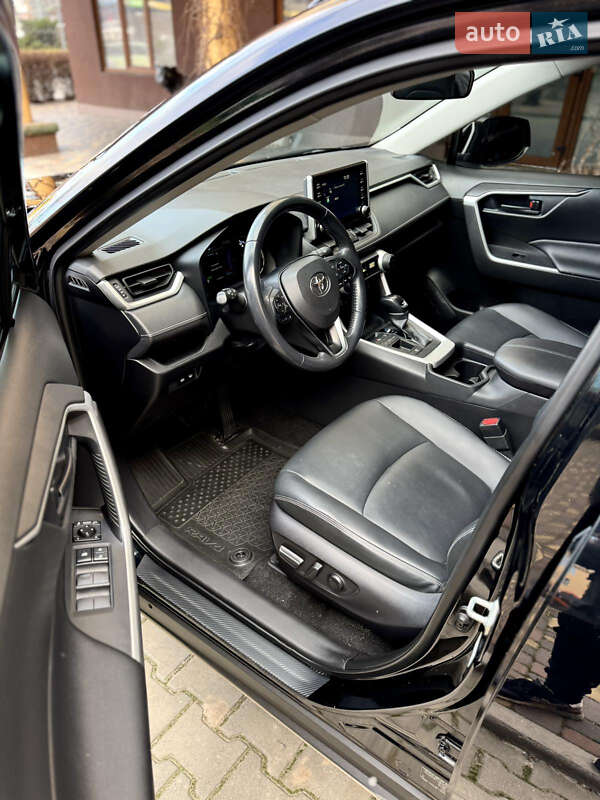 Позашляховик / Кросовер Toyota RAV4 2020 в Києві