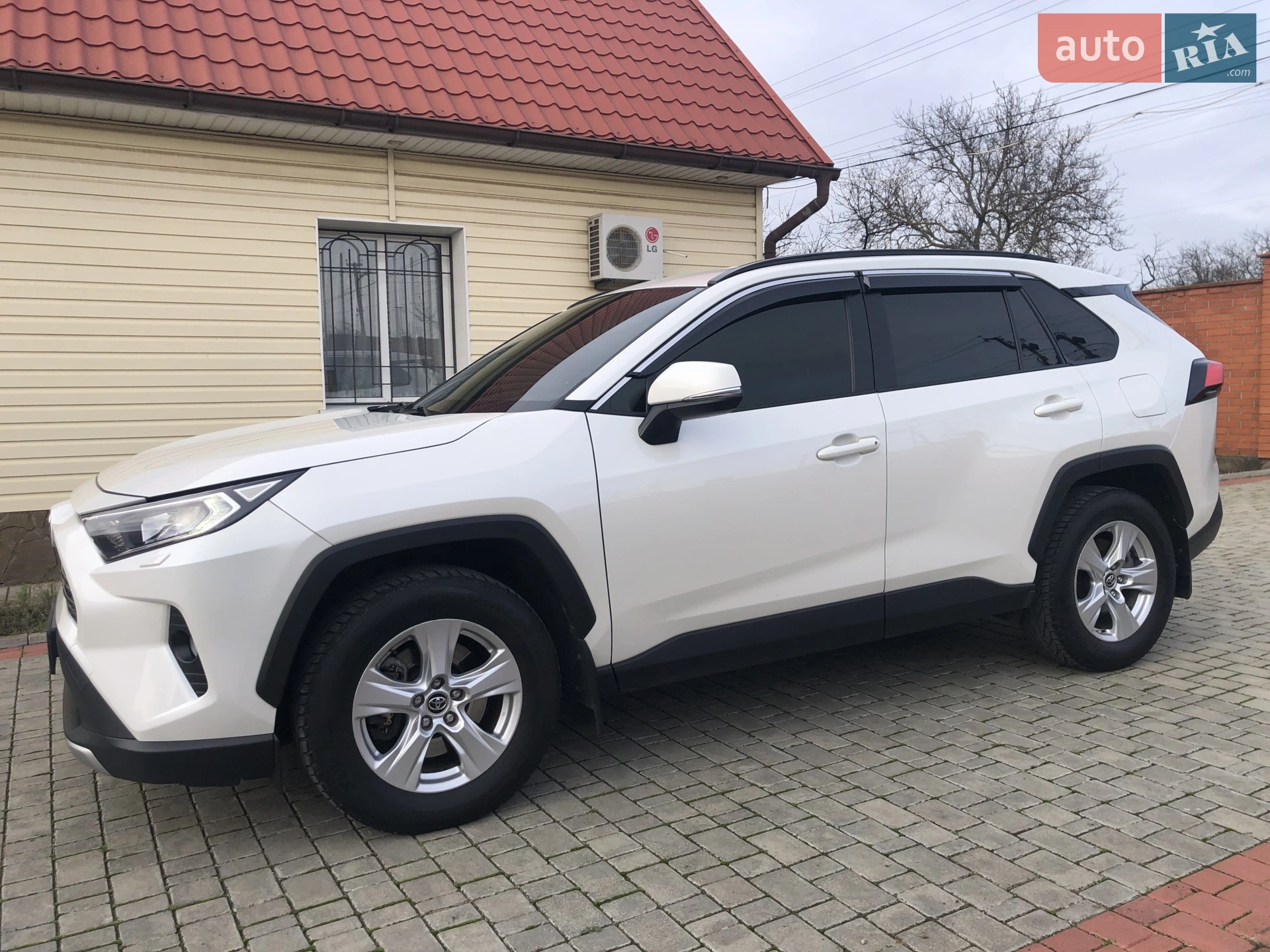 2019 Toyota RAV 4 - мініатюра 12