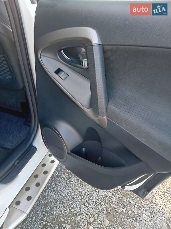 Позашляховик / Кросовер Toyota RAV4 2010 в Трускавці