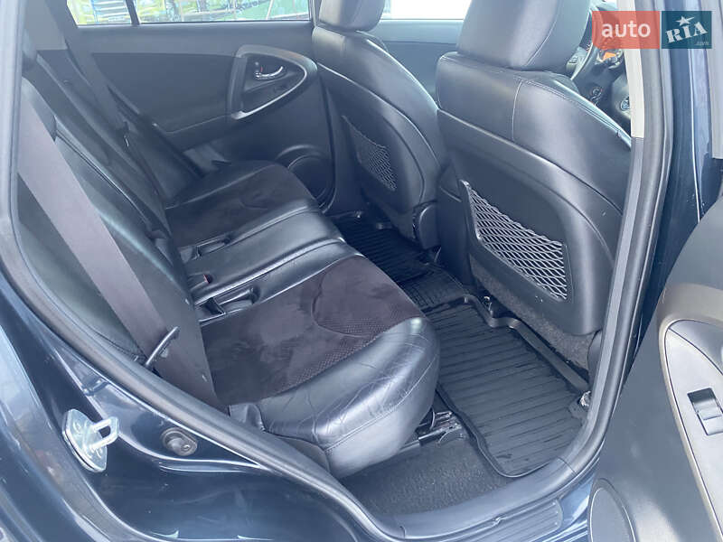 Позашляховик / Кросовер Toyota RAV4 2010 в Києві