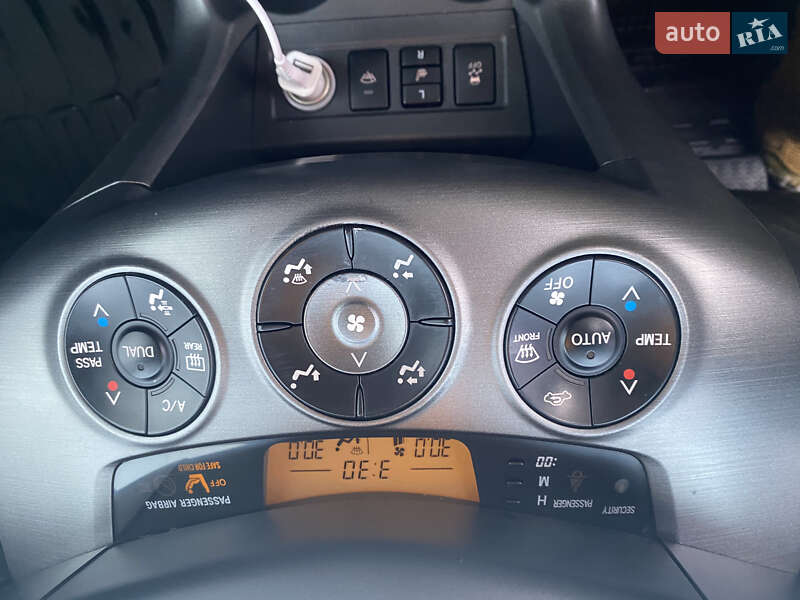 Позашляховик / Кросовер Toyota RAV4 2010 в Києві