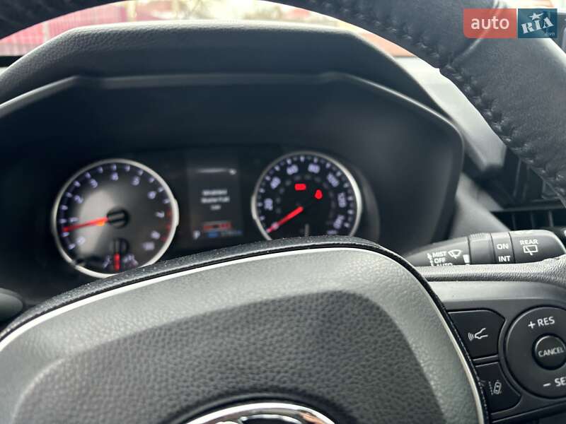 Внедорожник / Кроссовер Toyota RAV4 2021 в Хмельницком