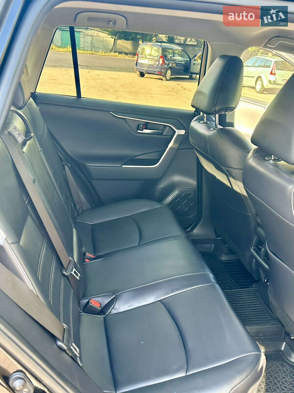 Позашляховик / Кросовер Toyota RAV4 2019 в Чернігові