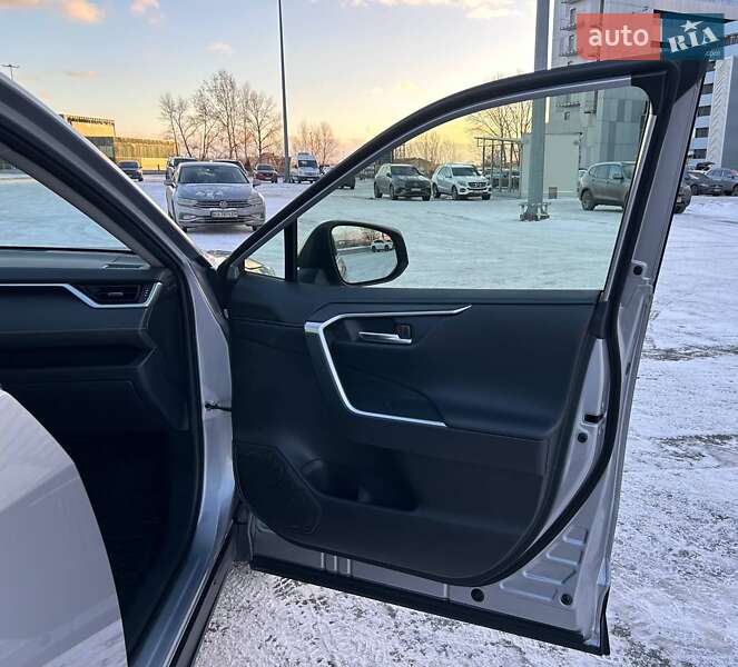 Внедорожник / Кроссовер Toyota RAV4 2020 в Киеве фото 10 Внедорожник / Кроссовер Toyota RAV4 2020 в Киеве