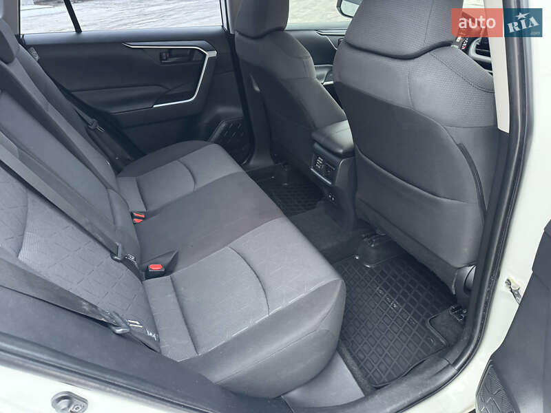 Внедорожник / Кроссовер Toyota RAV4 2019 в Киеве