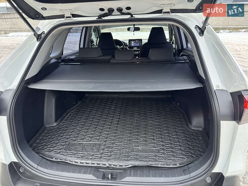 Внедорожник / Кроссовер Toyota RAV4 2019 в Киеве