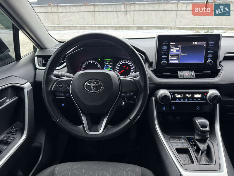 Внедорожник / Кроссовер Toyota RAV4 2019 в Киеве
