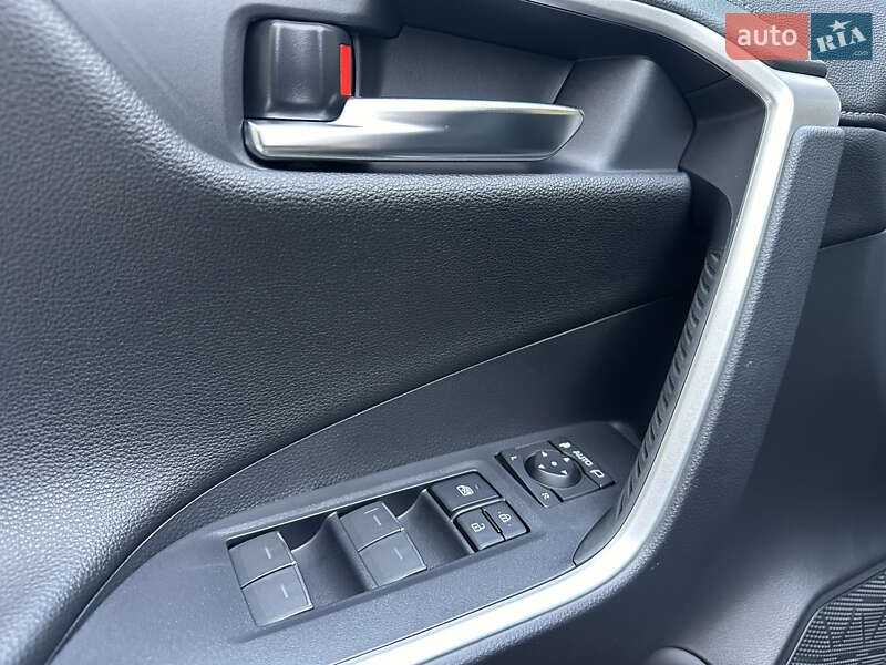 Внедорожник / Кроссовер Toyota RAV4 2023 в Киеве