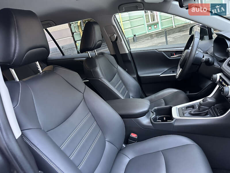 Внедорожник / Кроссовер Toyota RAV4 2023 в Киеве