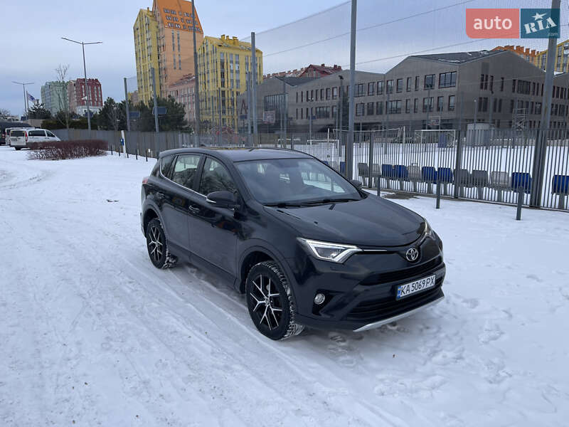 Позашляховик / Кросовер Toyota RAV4 2016 в Києві
