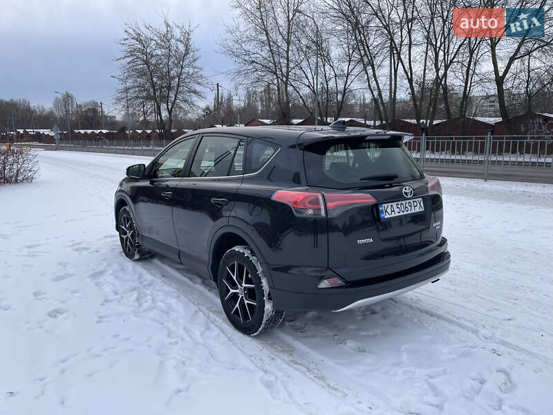 Позашляховик / Кросовер Toyota RAV4 2016 в Києві